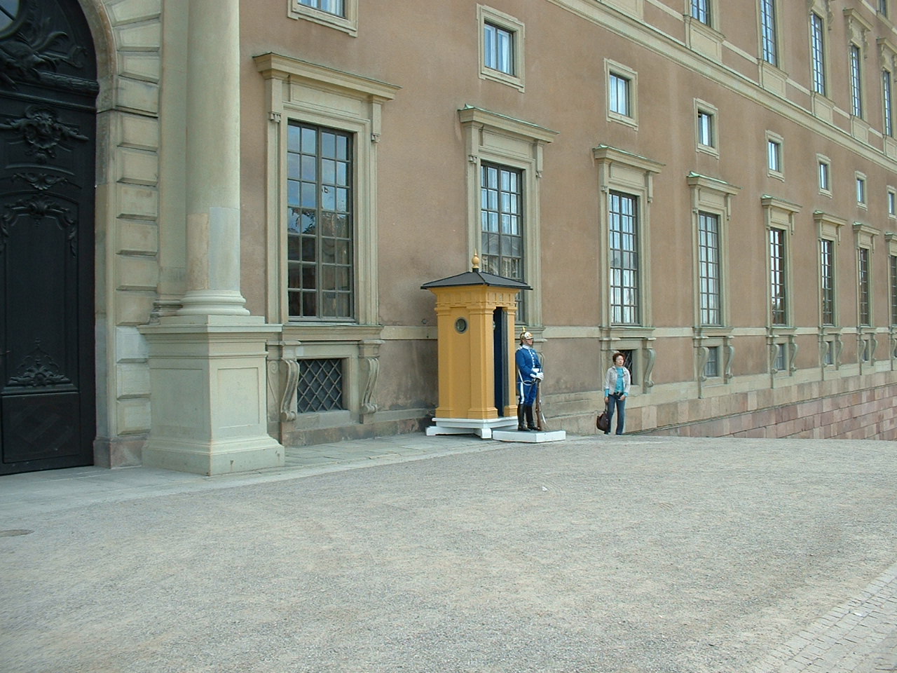 Female guard outside place - Stockholm